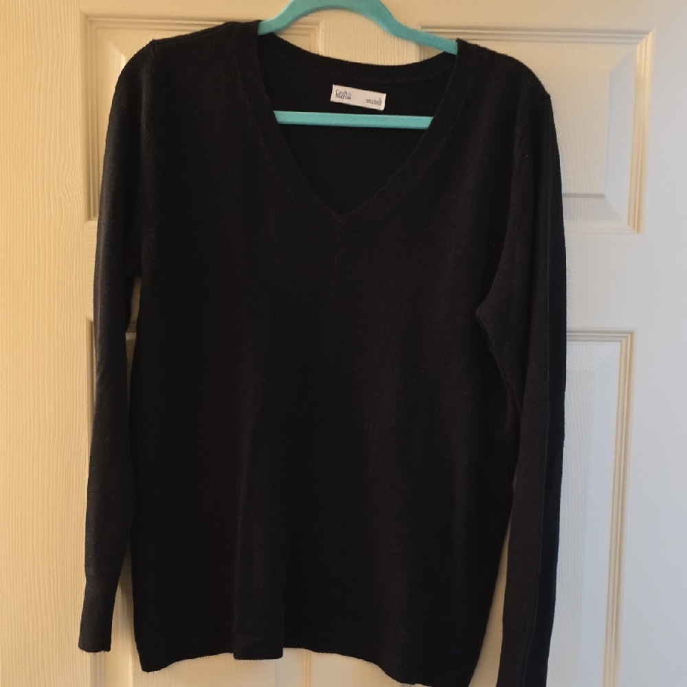 Croft & Barrow Elegant Black V-Neck Sweater